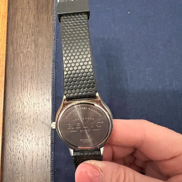 Relic mens watch.  Leather band is in excellent condition. - Picture 5 of 5